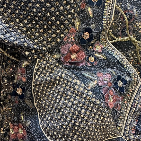 Lehenga - Picture 5 of 8